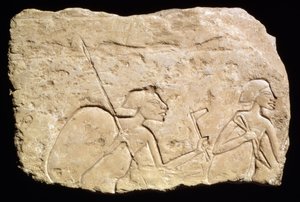 2人の兵士、ニューキングダム、紀元前1353-1335年頃（石灰岩）を描いたレリーフ